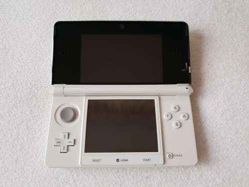 Nintendo 3DS console + 8 Games + Original box