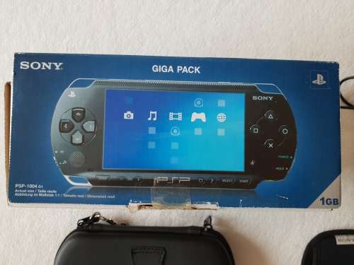 Playstation Portable (PSP 1000) + Original box + 7 Games
