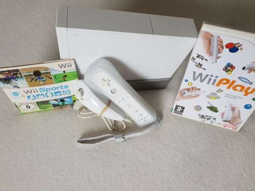 Nintendo Wii Console + 2 Games