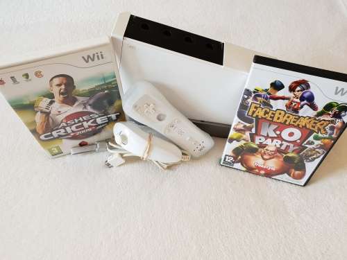 Nintendo Wii Console + 2 Games