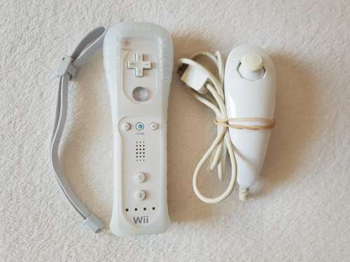 Nintendo Wii Console + 2 Games