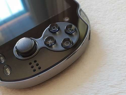 Playstation Vita Wifi Console + 8 GB Memory card + Charger