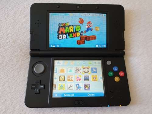 'New' Nintendo 3DS Console + 8 Games + Original Box