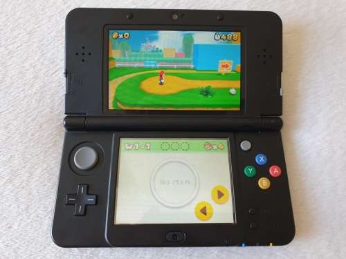 'New' Nintendo 3DS Console + 8 Games + Original Box
