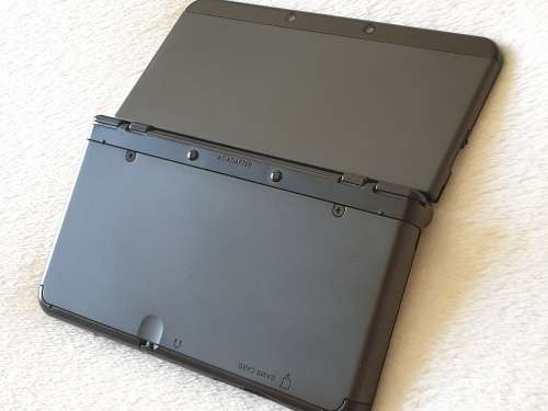 'New' Nintendo 3DS Console + 8 Games + Original Box