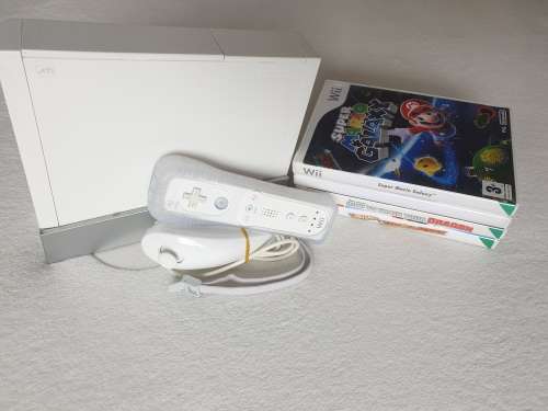 Nintendo Wii Console + 4 Games
