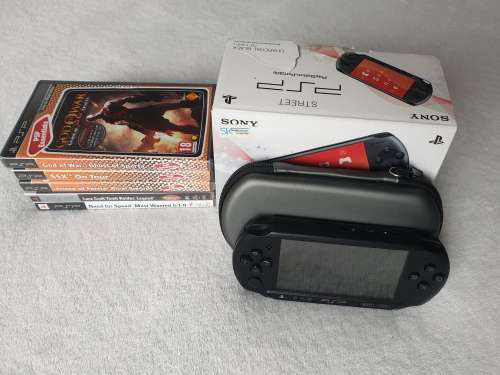 Sony PSP/Playstation Portable Street + 5 Games