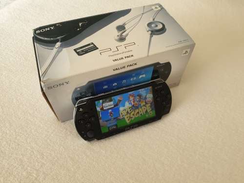 Sony PSP/Playstation Portable Slim + 15 Games + Box