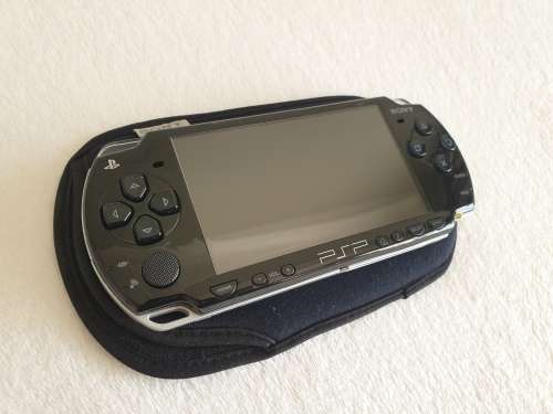 Sony PSP/Playstation Portable Slim + 15 Games + Box