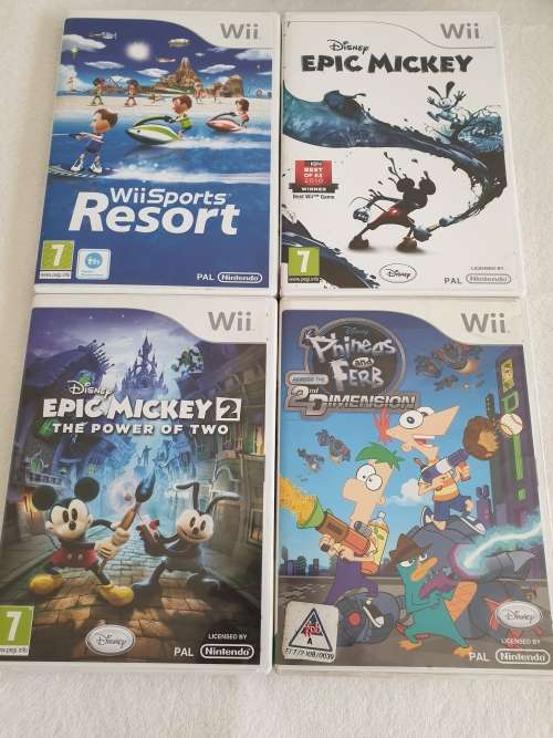 Nintendo Wii Console + 4 Games + Wiimote & Nunchuck