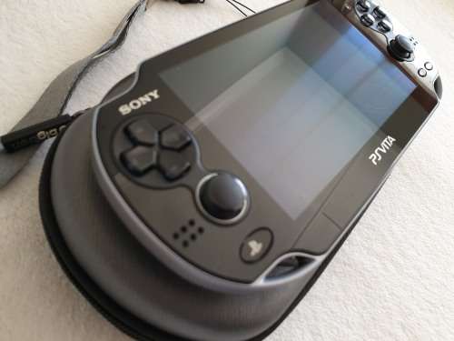 PS / Playstation Vita Console + 3 Games (Wifi/3G)