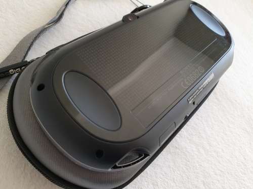PS / Playstation Vita Console + 3 Games (Wifi/3G)