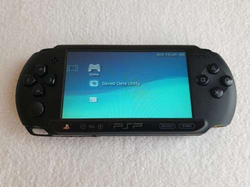 PSP / Playstation Portable 'Street' Console + 5 Games