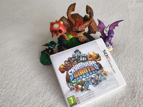 Skylanders Giants + Figurines - Nintendo 3DS Game (EUR)