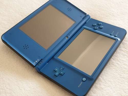 Nintendo DSi XL Console + 6 Games