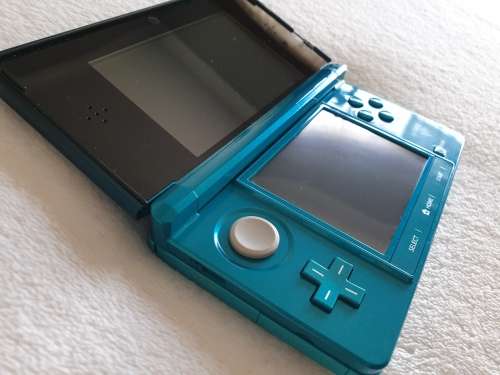 Nintendo 3DS Console + 9 Games