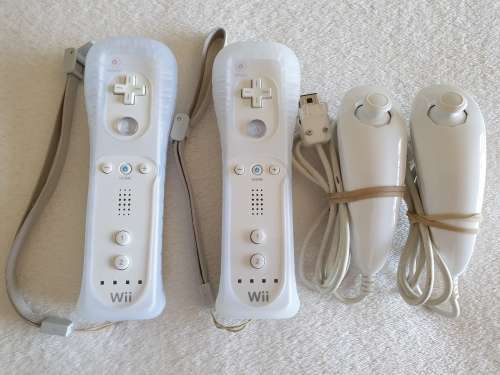 Nintendo Wii Console + 7 Games + 2 Controllers