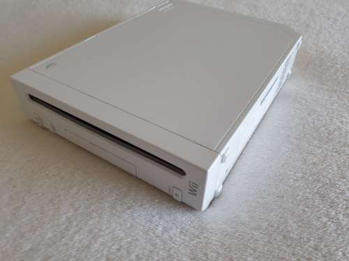 Nintendo Wii Console + 7 Games + 2 Controllers