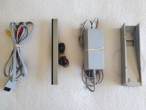 Nintendo Wii Console + 7 Games + 2 Controllers