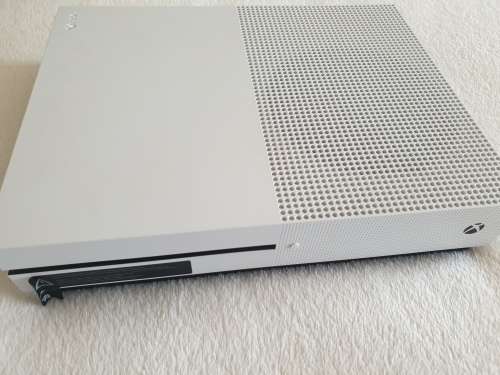 Xbox One S 500GB Console + Games