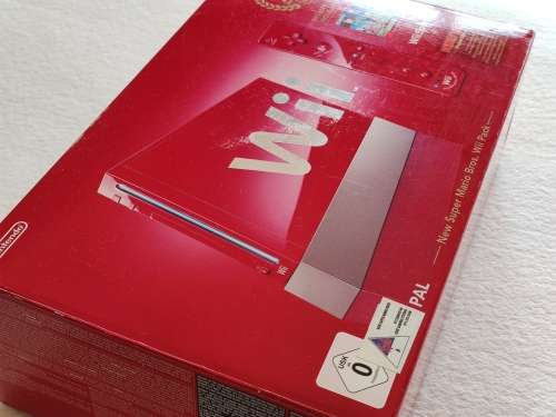 Nintendo Wii Console + 3 Games + Box (25th Anniversary Super Mario Limited Edition Console)