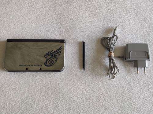 `New` Nintendo 3DS XL Console - Monster Hunter 4 Utimate Edition