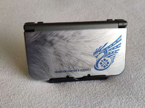 `New` Nintendo 3DS XL Console - Monster Hunter 4 Utimate Edition
