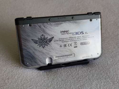 `New` Nintendo 3DS XL Console - Monster Hunter 4 Utimate Edition