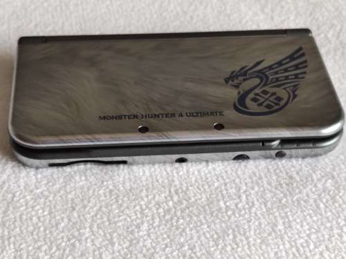 `New` Nintendo 3DS XL Console - Monster Hunter 4 Utimate Edition
