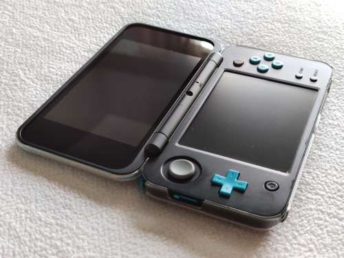 `New` Nintendo 2DS Xl Console + 2 Games