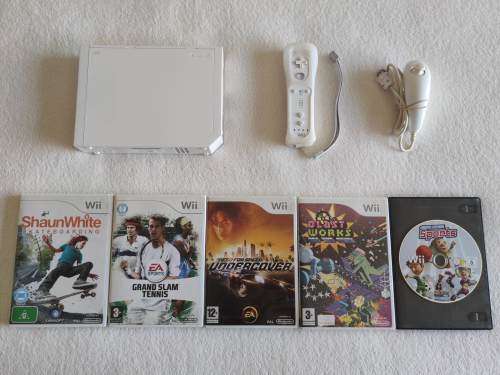 Nintendo Wii Console + 5 Games