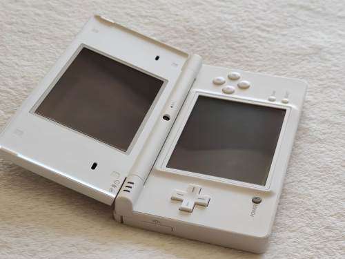 Nintendo DSi Console - Pokemon White Edition