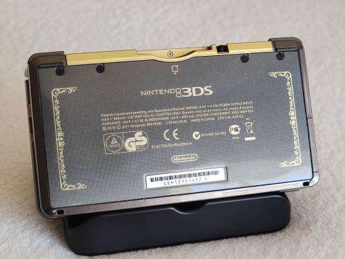 Nintendo 3DS Console - The Legend Of Zelda 25th Anniversary Edition