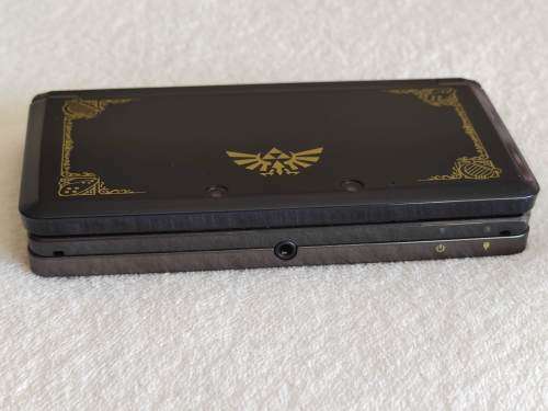 Nintendo 3DS Console - The Legend Of Zelda 25th Anniversary Edition