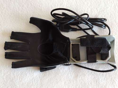 NES Power Glove - Nintendo Entertainment System / Famicom