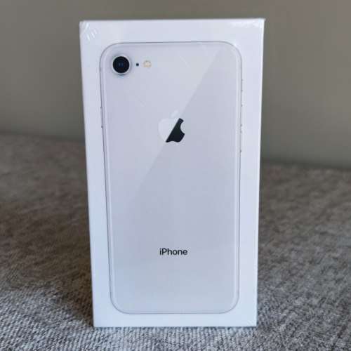 *New* iPhone 8 - 64 GB Silver (Free Shipping)