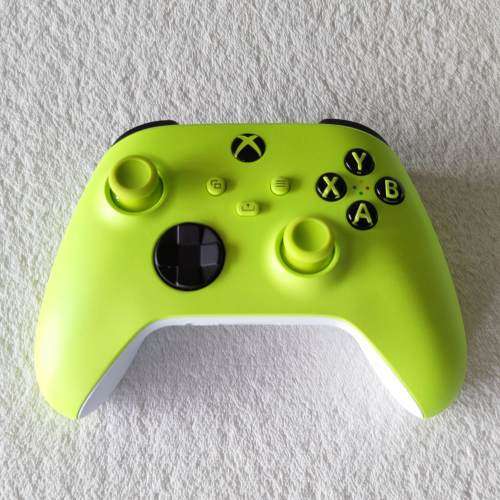 Xbox Wireless Controller - Pulse Red
