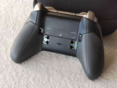 Xbox Elite Wireless Controller - Xbox One / Windows