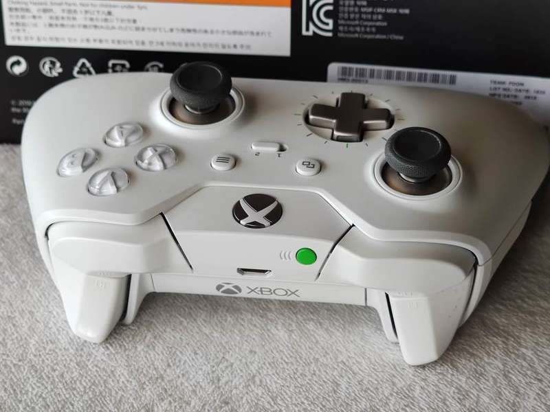 Xbox Elite Wireless Controller - Xbox One / Windows