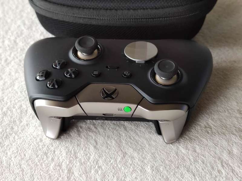Xbox Elite Wireless Controller - Xbox One / Windows