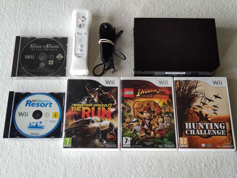 Nintendo Wii Console + 5 Games