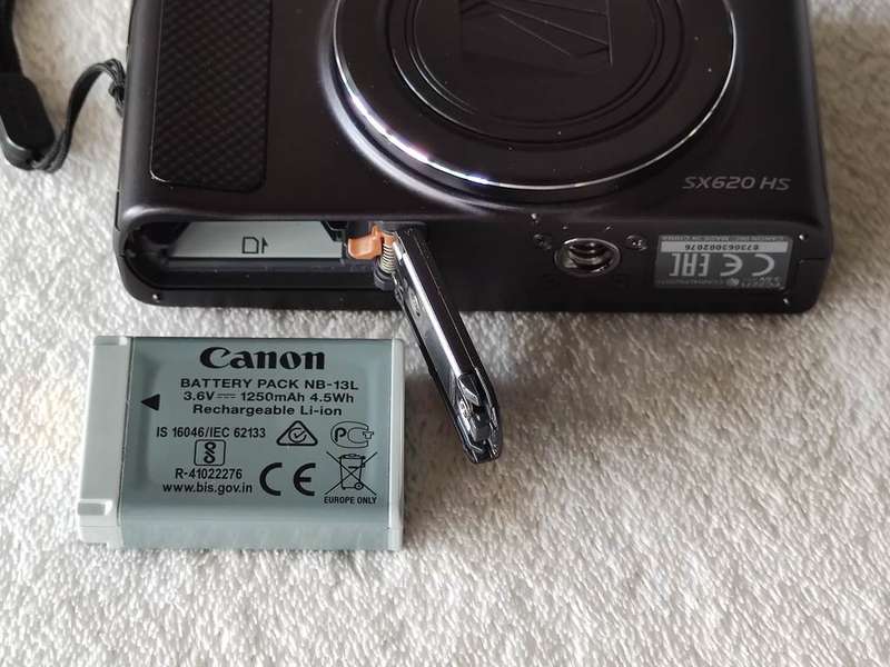 Canon PowerShot SX620 HS - 20.2MP / 25x Zoom / WiFi NFC - Compact Digital Camera