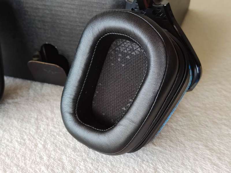 Logitech G935 - Wireless Gaming Headset (PS5/PS4/PC/Nintendo Switch)