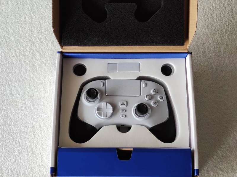 Razer Wolverine V2 Pro Wireless Controller - PS5 / PC