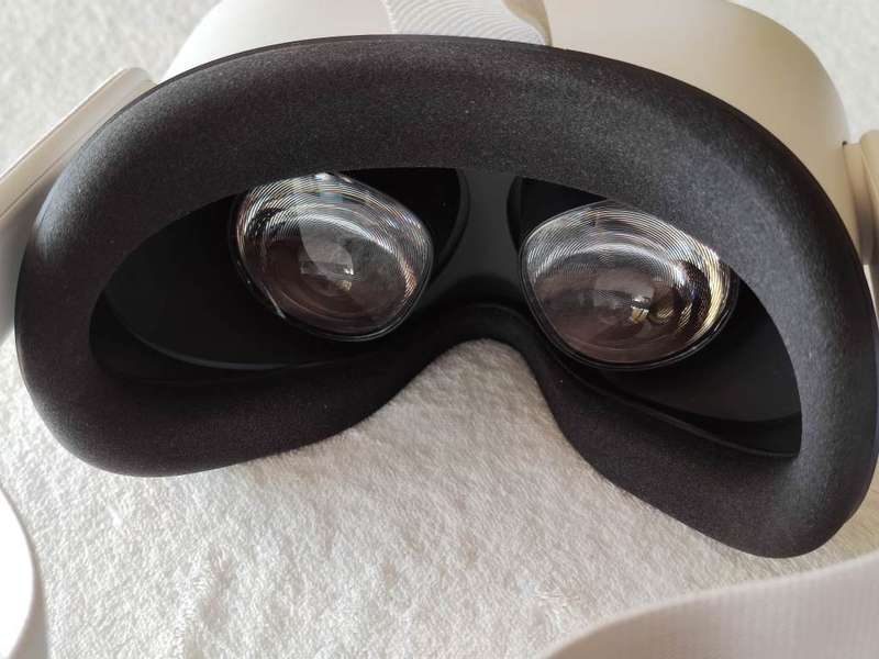 Meta Quest / Oculus Quest 2 All-In-One Virtual Reality Headset - 128GB