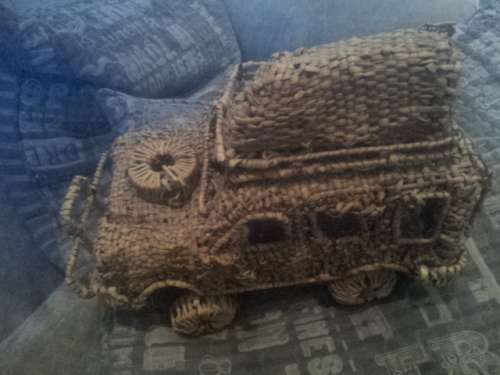 hand made land rover 4x4 - collectors piece - wheels work and move !