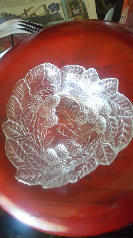 Leaf glass dish