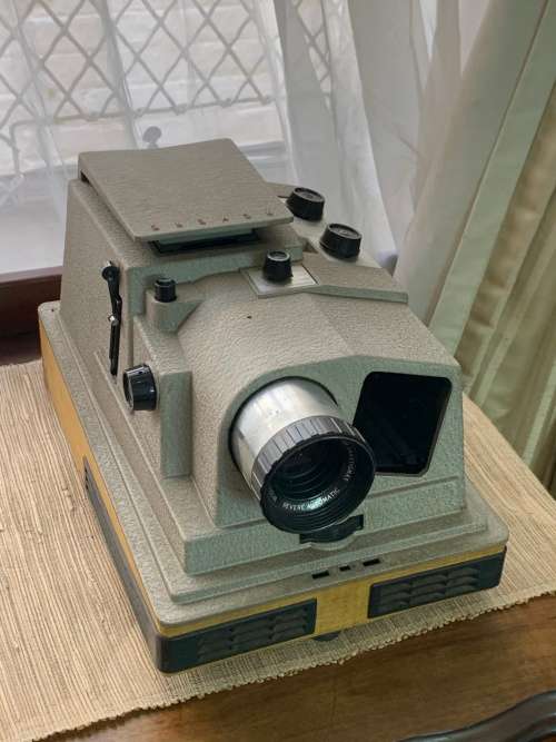 Vintage REVERE Slide Projector Model XP-888 in Carrying Case
