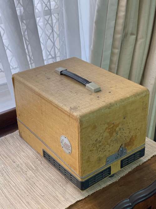 Vintage REVERE Slide Projector Model XP-888 in Carrying Case