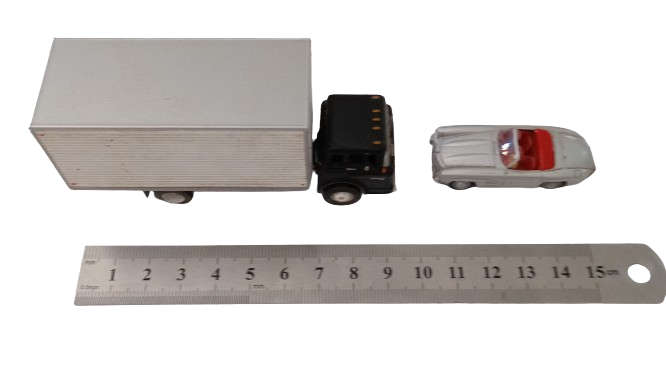 HO SCALE Mercedes Benz 300 SL and 1960s FORD Cargo Truck